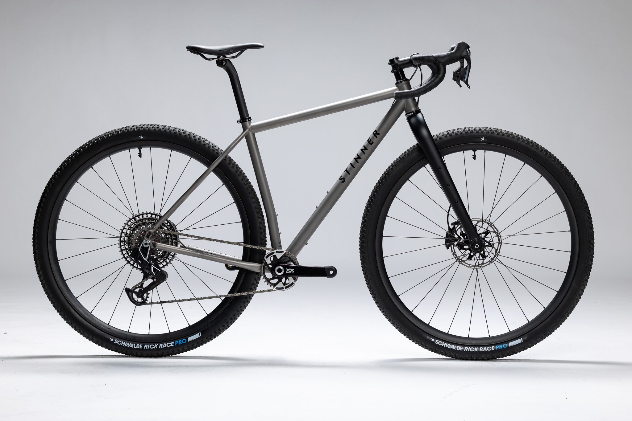 Refugio Podium 32"